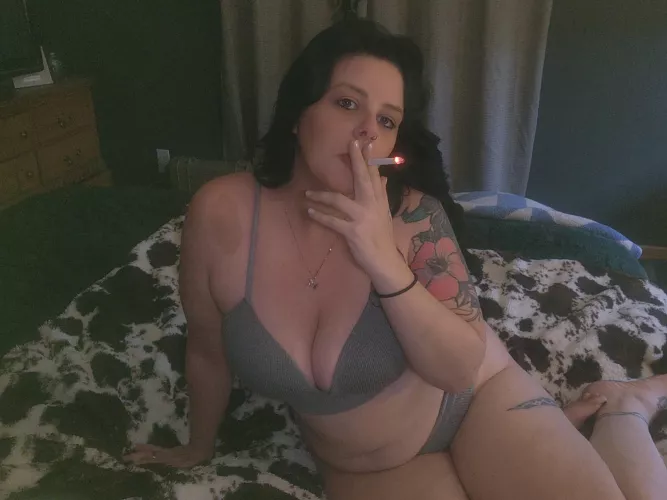 I'm just a milf addicted to long drags and deep inhales.. 🥵🚬