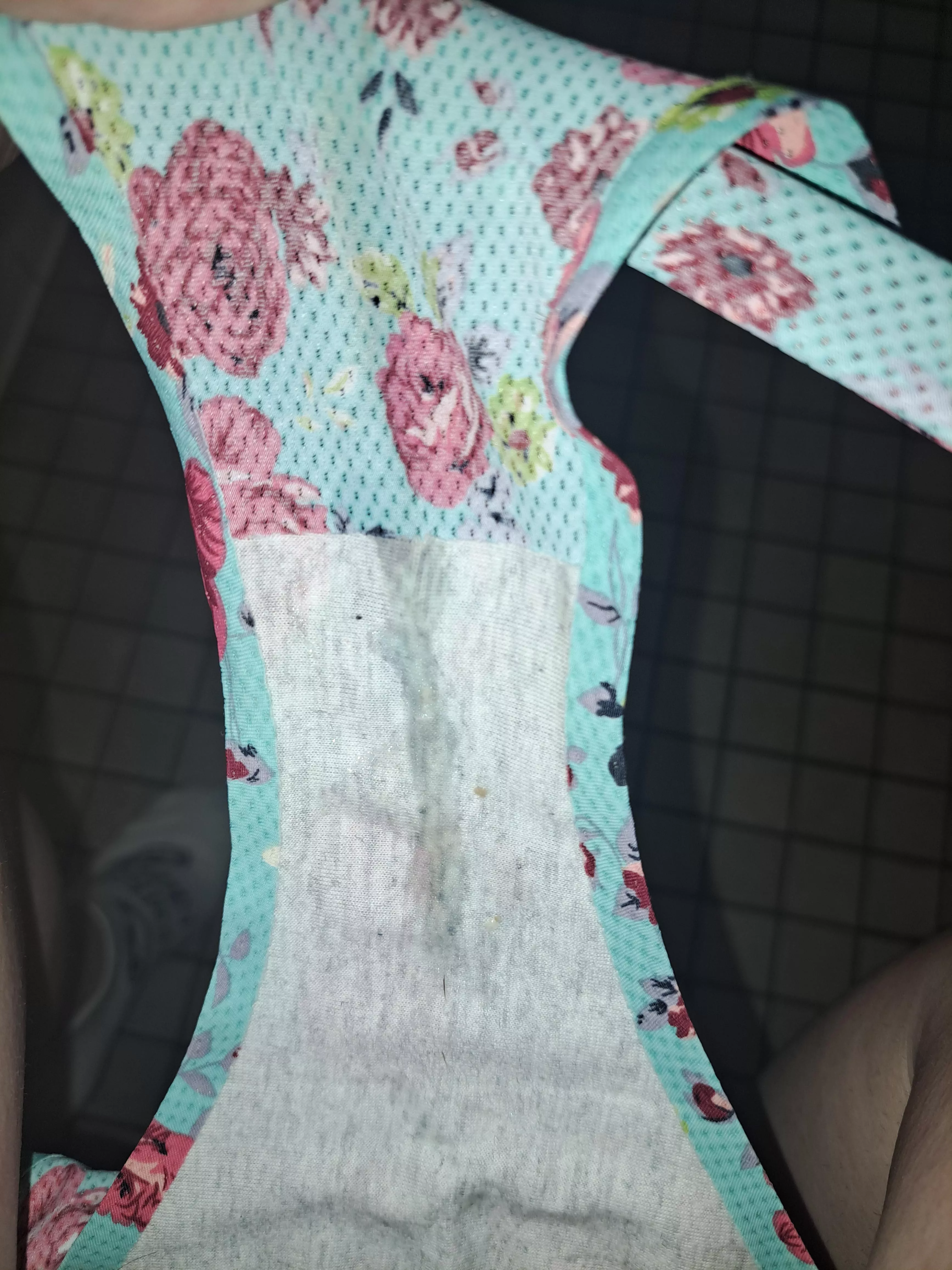 Just a dollop of trippy hippie milf milk 🥛 on my brand new panties. I'm taking volunteers to clean them up 😈 