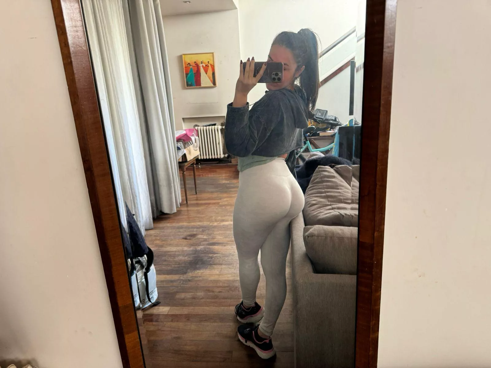 Leg day never looked this good… don’t you wish you could spot me? 🍑🔥 