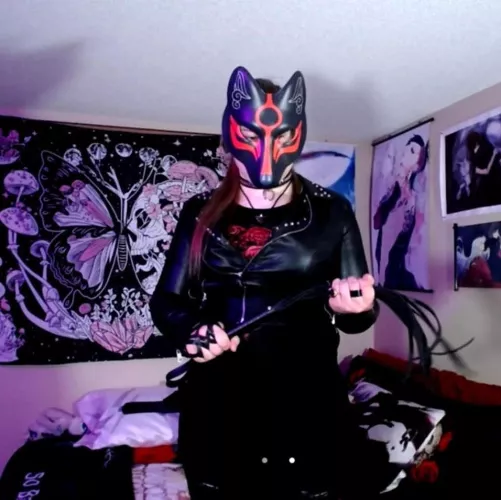 On Saturday November 9th at 11pm easterm standard time. I will do doing a live stream on zoom for my remote photoshoot. If your interested in joining please message me on OF, all models get free access.