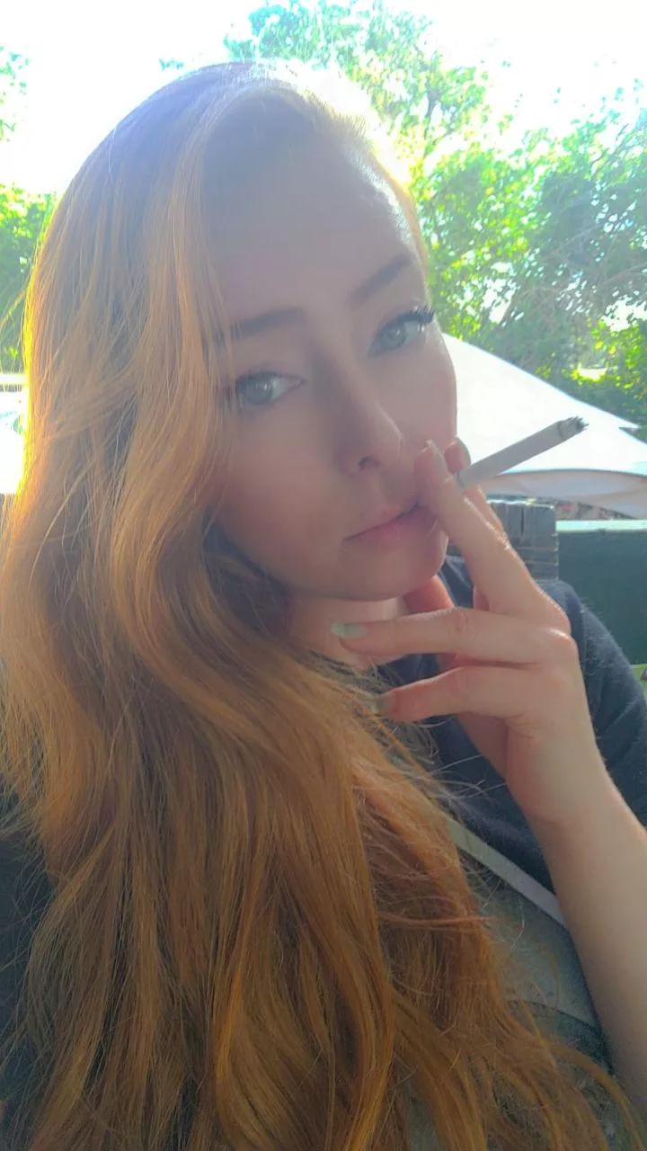 Spellbound Smoke: The Enchantress and Her Mesmerizing Habit 🔥