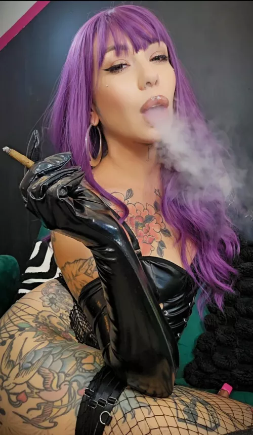 Thick, creamy exhales as I fill the room with smoke 