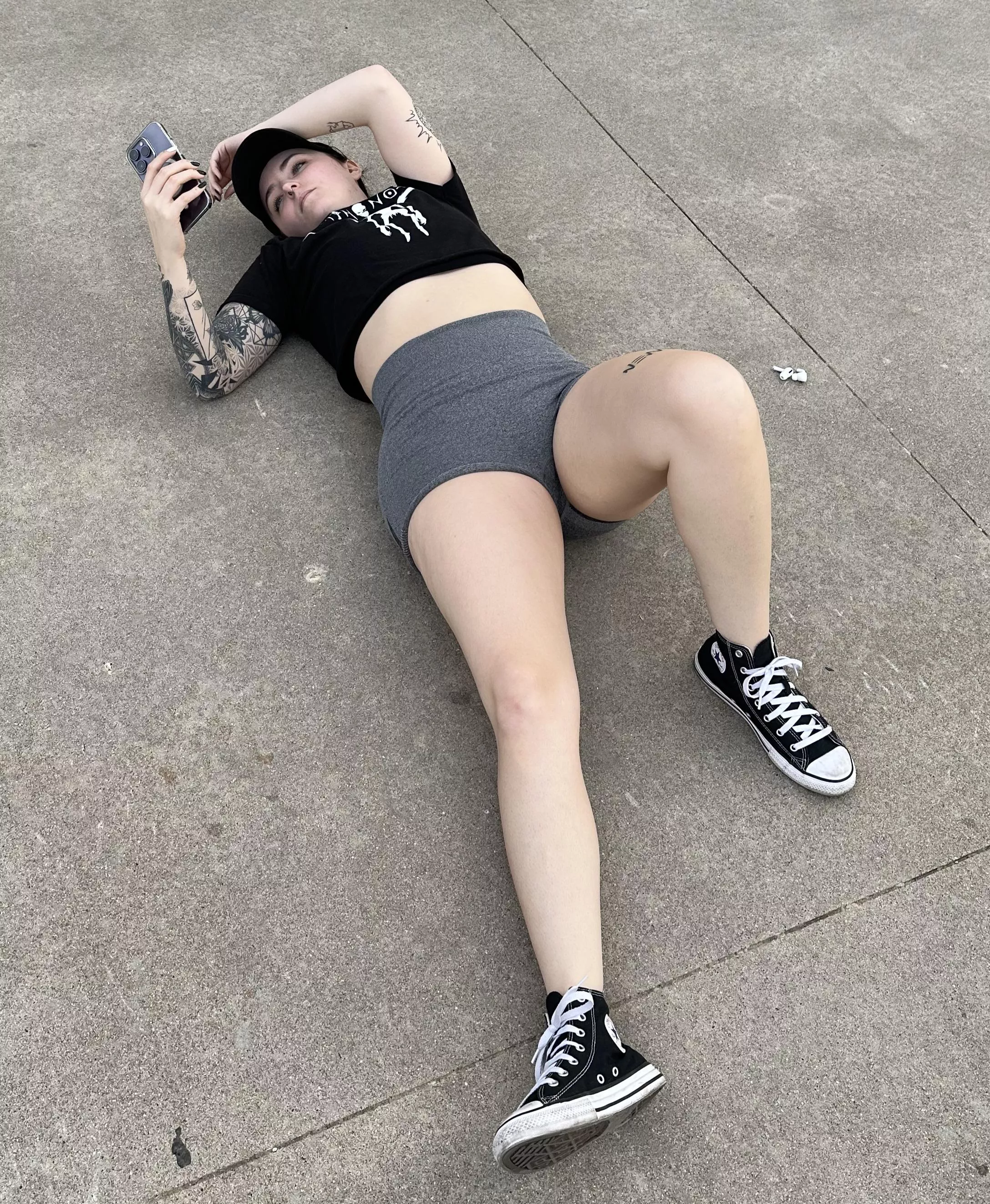 When the workout puts you on your back 🥵🖤