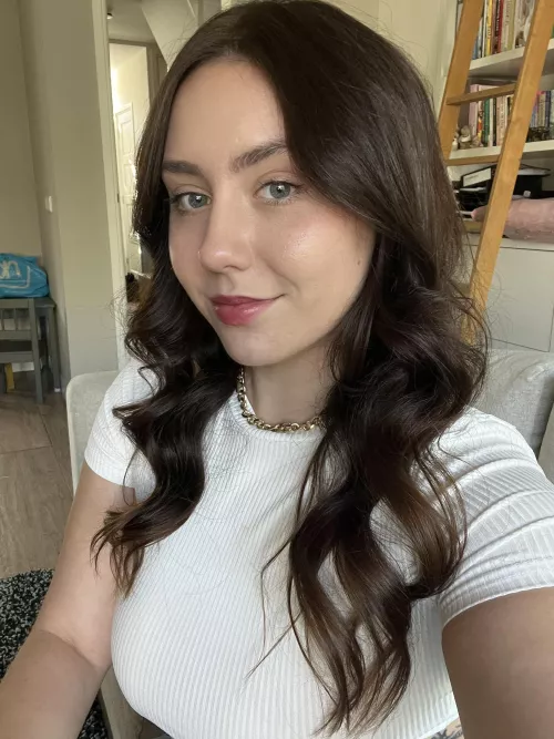 white t’s red lips