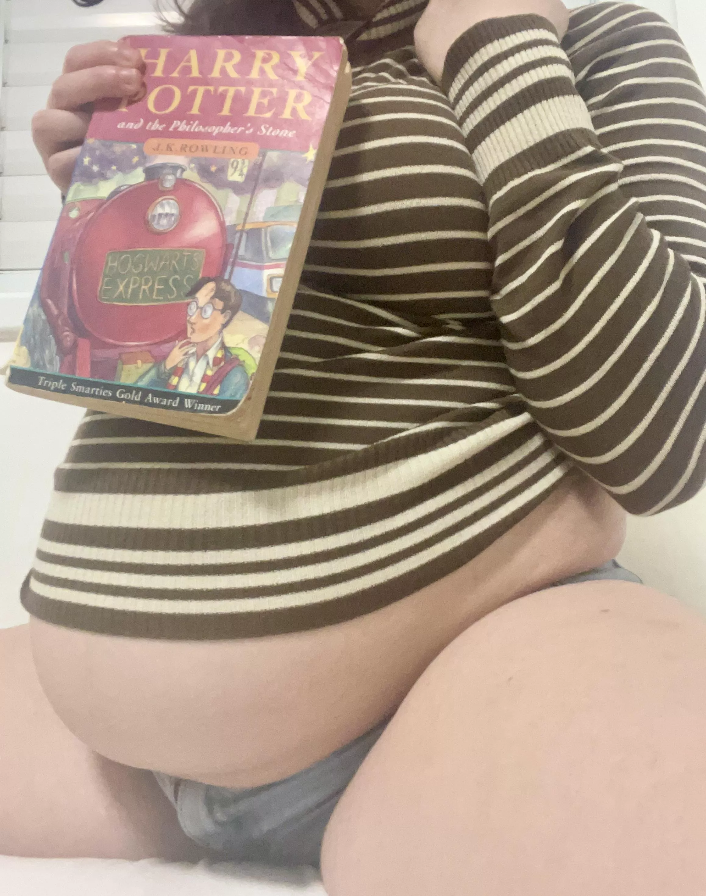 Would you approach me if you saw me in the libary ? 💗