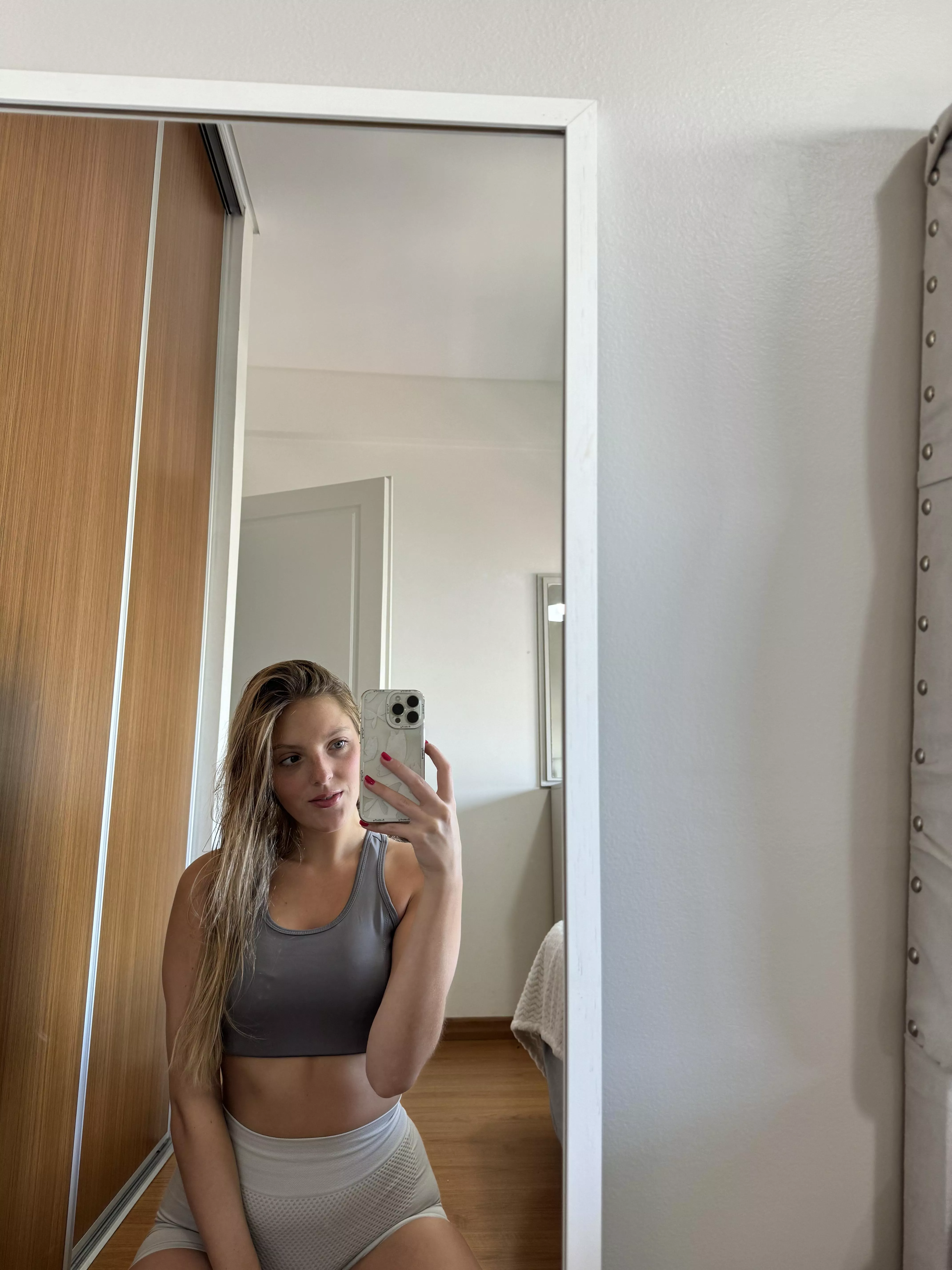 19 [F4M] looking for a hung daddy who I can sleep with before I visit some of my friends. must give me multiple creampies in a night!! i'm on birth control rn. hmu!