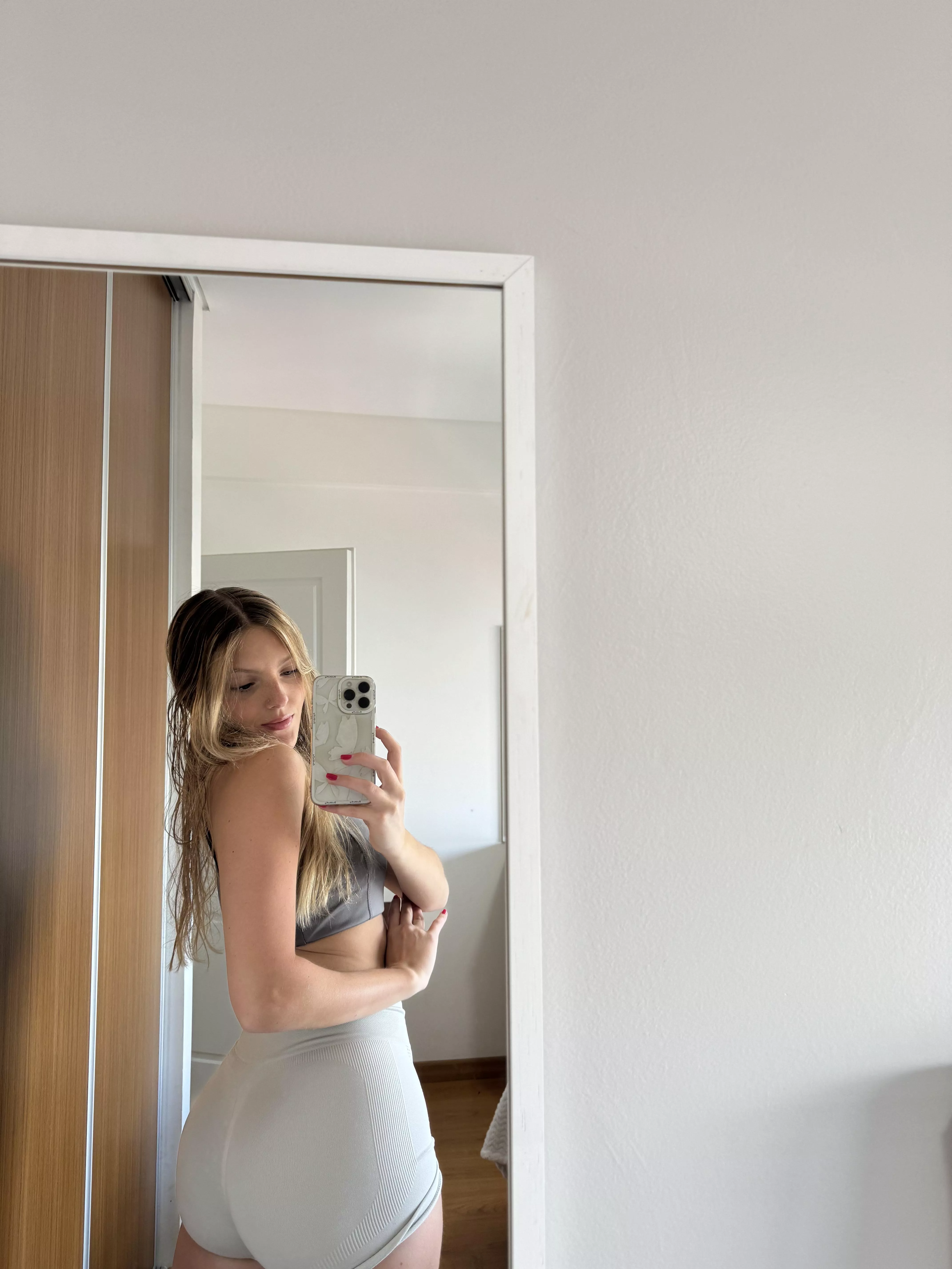 19 [F4M] looking for a hung daddy who I can sleep with before I visit some of my friends. must give me multiple creampies in a night!! i'm on birth control rn. hmu!