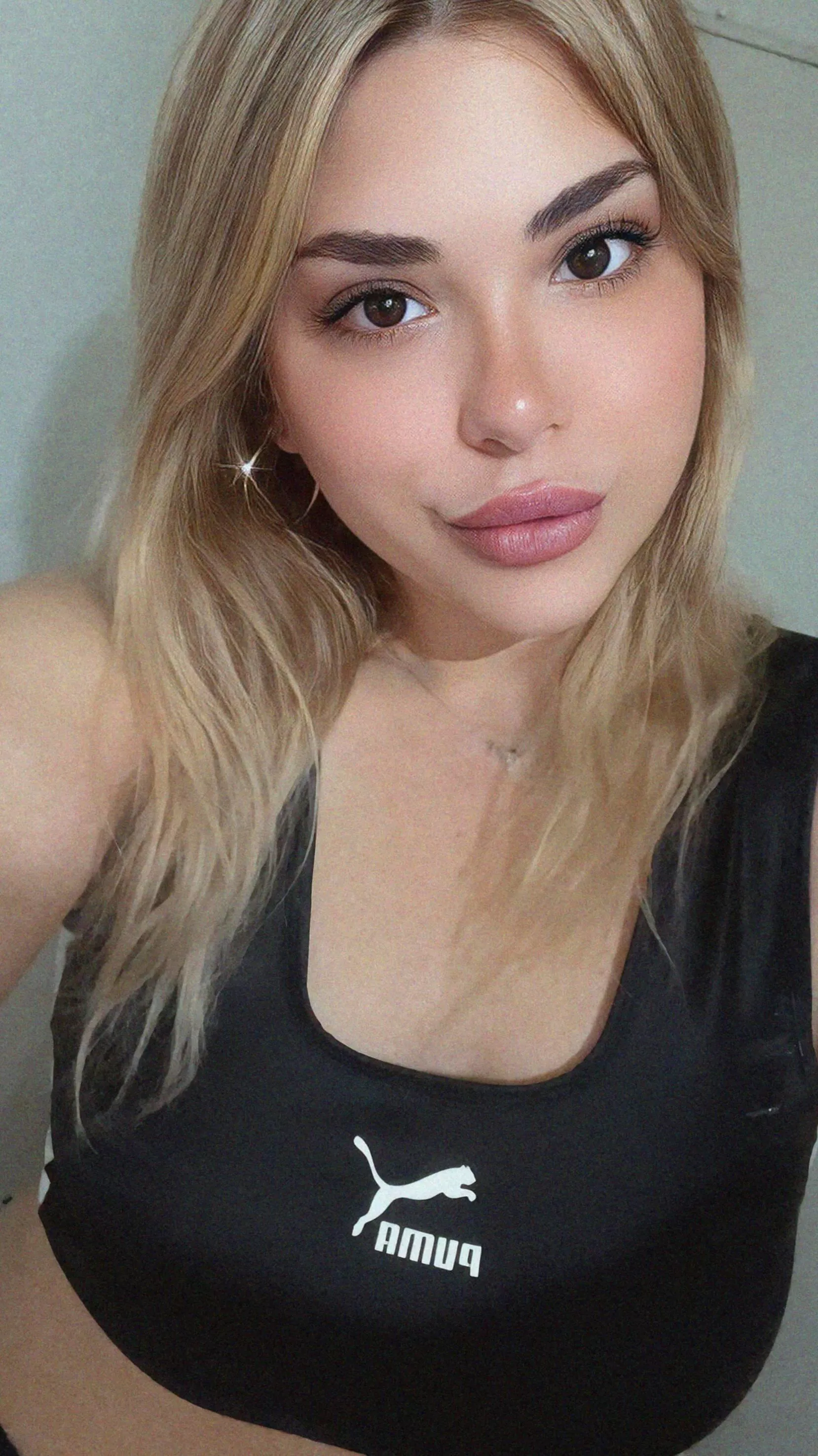 22 [F4MF] Honolulu- single and looking couples  who knows how to keep things hot and interesting