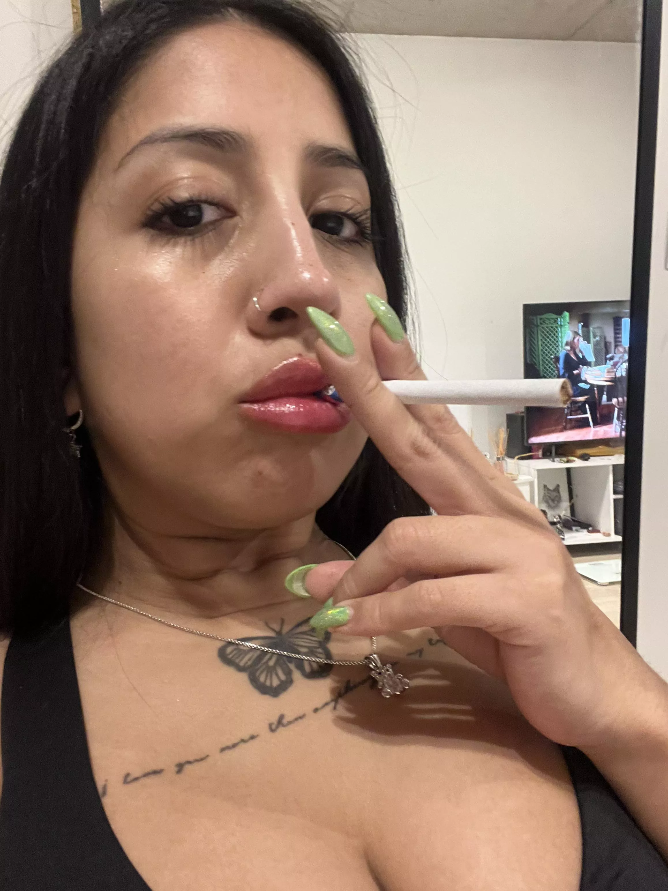 do u want to see the video of me smoking while i sick a big cock? 