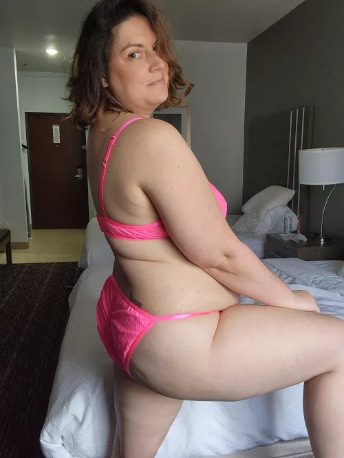 Do you like neon pink on me