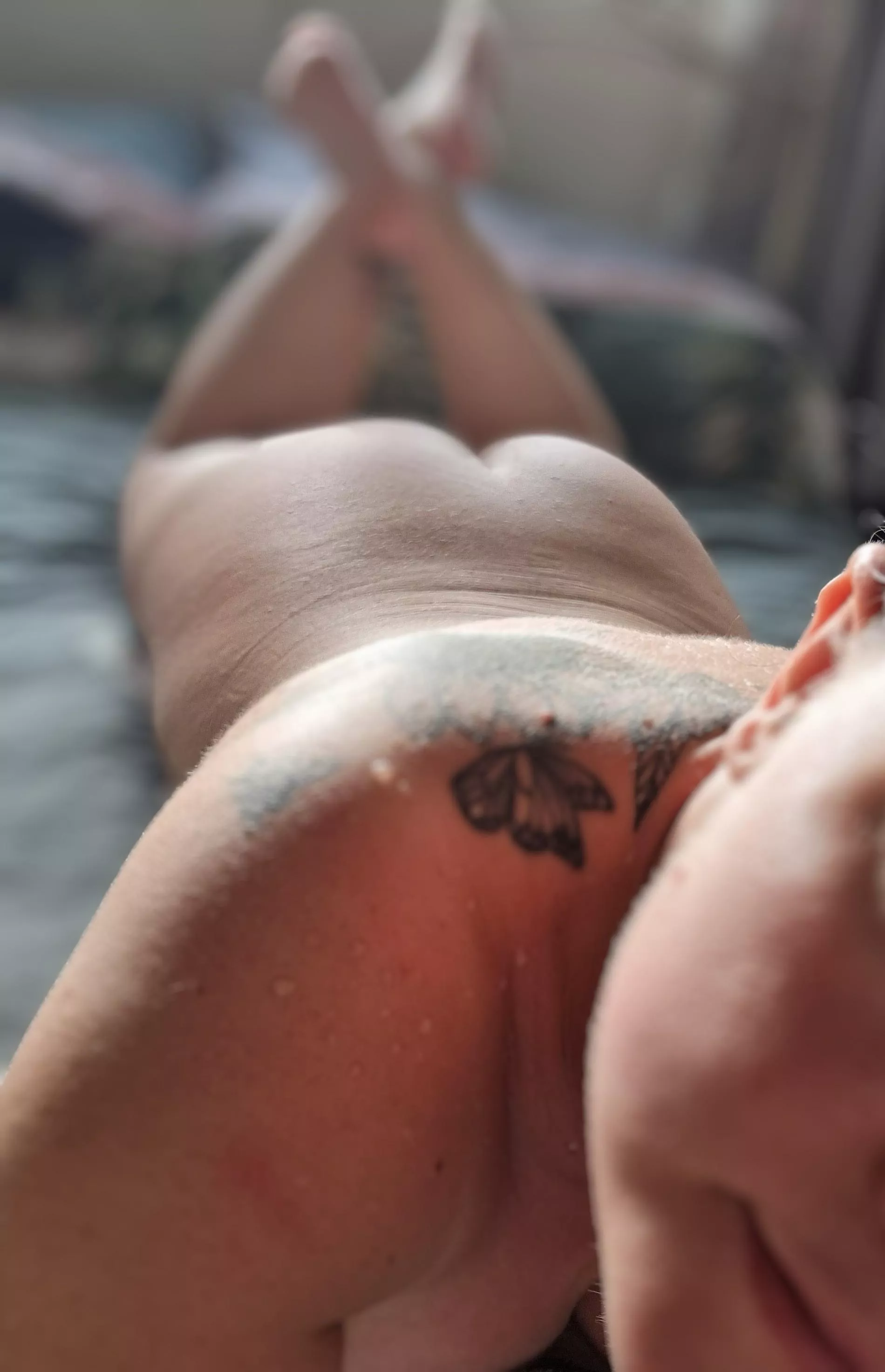 Don't mind me just laying here! 🤭