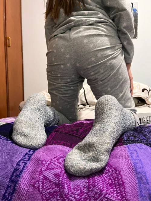 [F] Nothing more stinky and smelly than my sleeping socks, try them