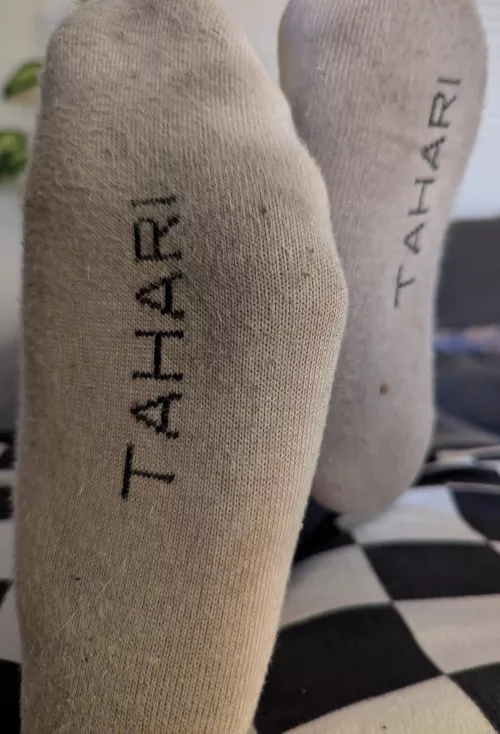 [F] Phew! This pair is really starting to stink! 