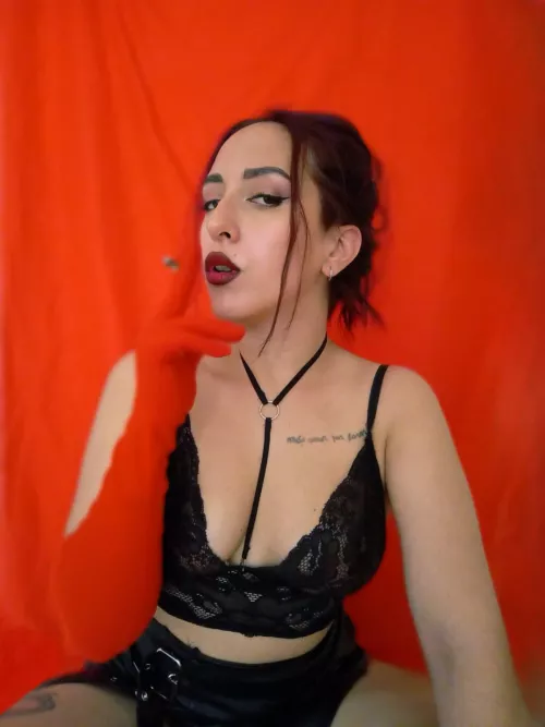 have u seen something more sexy than a powerful women smoking like this?