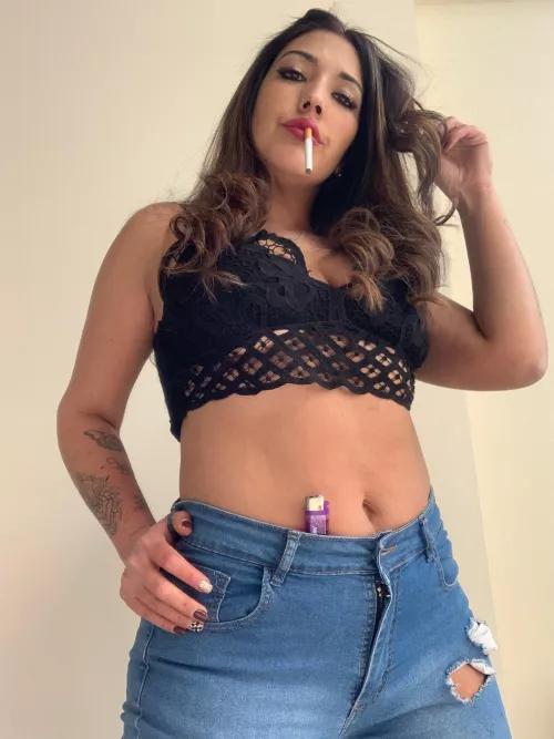 How much do men like it when a woman smokes while you fuck her? 