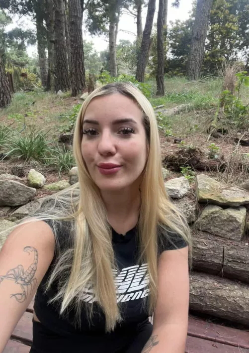 How would an experienced guy handle an eager 19 F in need of guidance?
