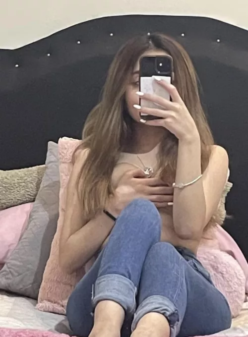 I am a verifying petit girl who wants some fun this Saturday 🔥| sc: s_velez6353 