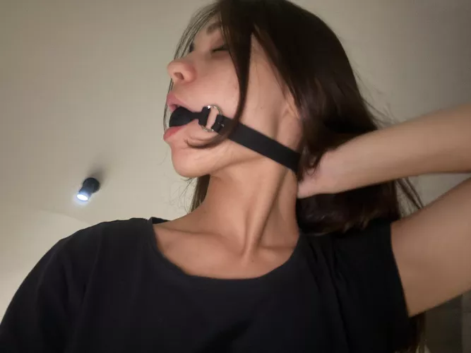 I like how this gag fits in my mouth