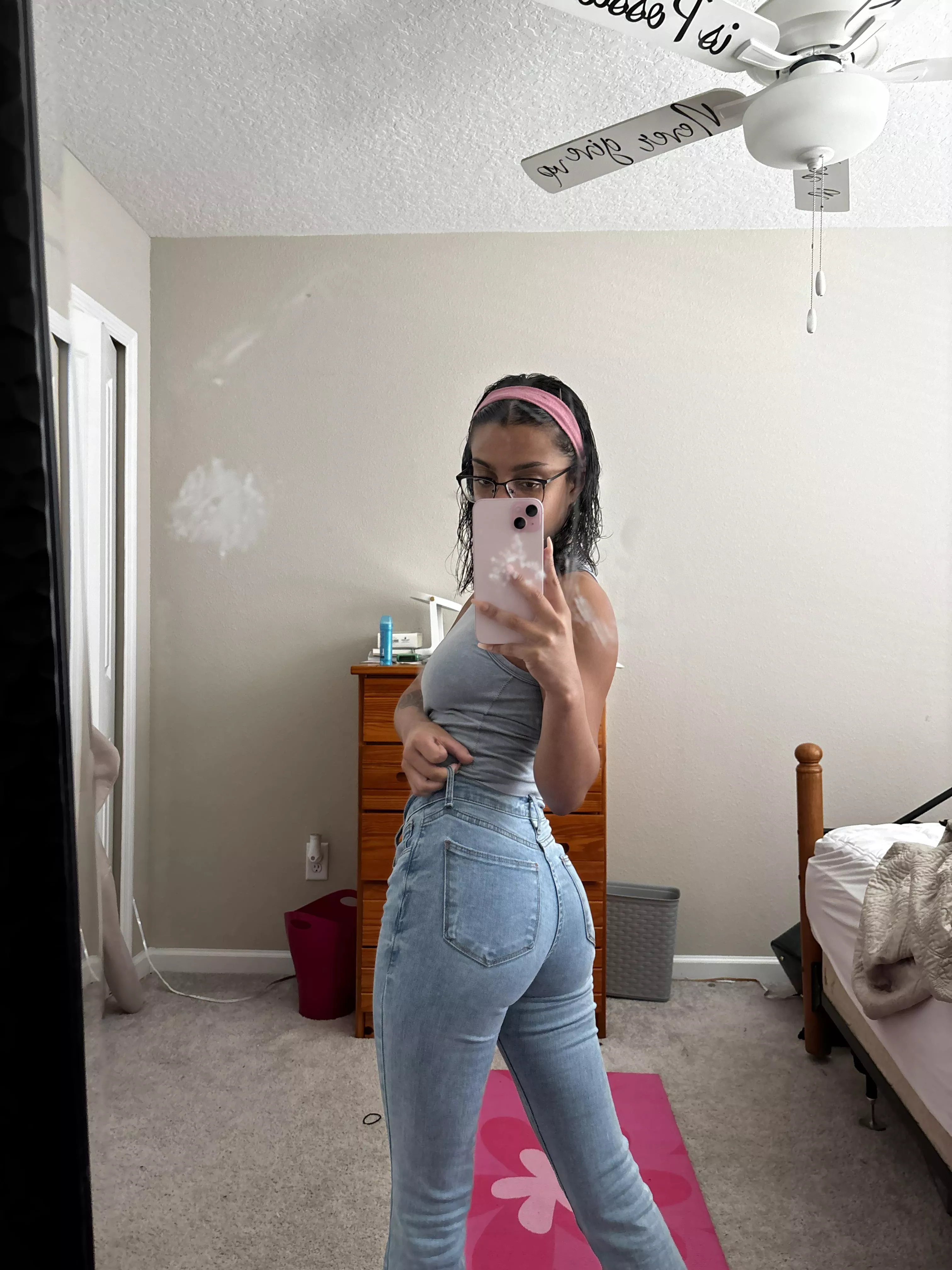 i think these jeans make me look so cute 🥹