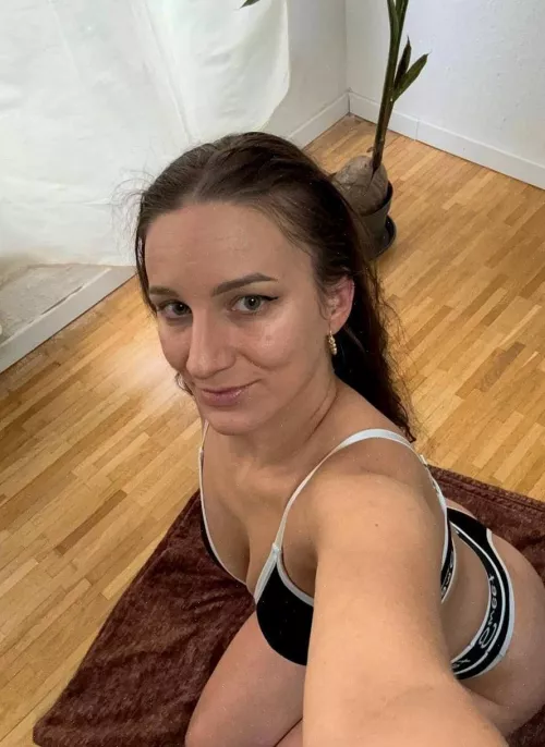 I’m waiting for someone to take control of me all night long!🪷🩶