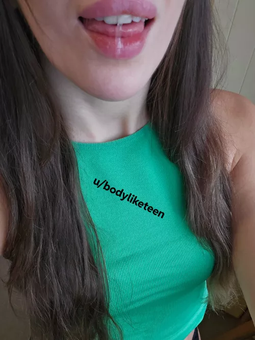 It's my daily routine to taste my grooly pussy:p 