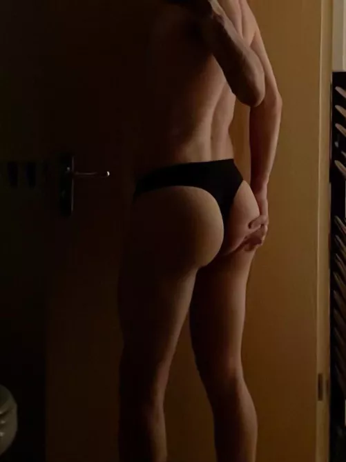 Kiz arkadasim tangayi yakistirmiyor bana 😔