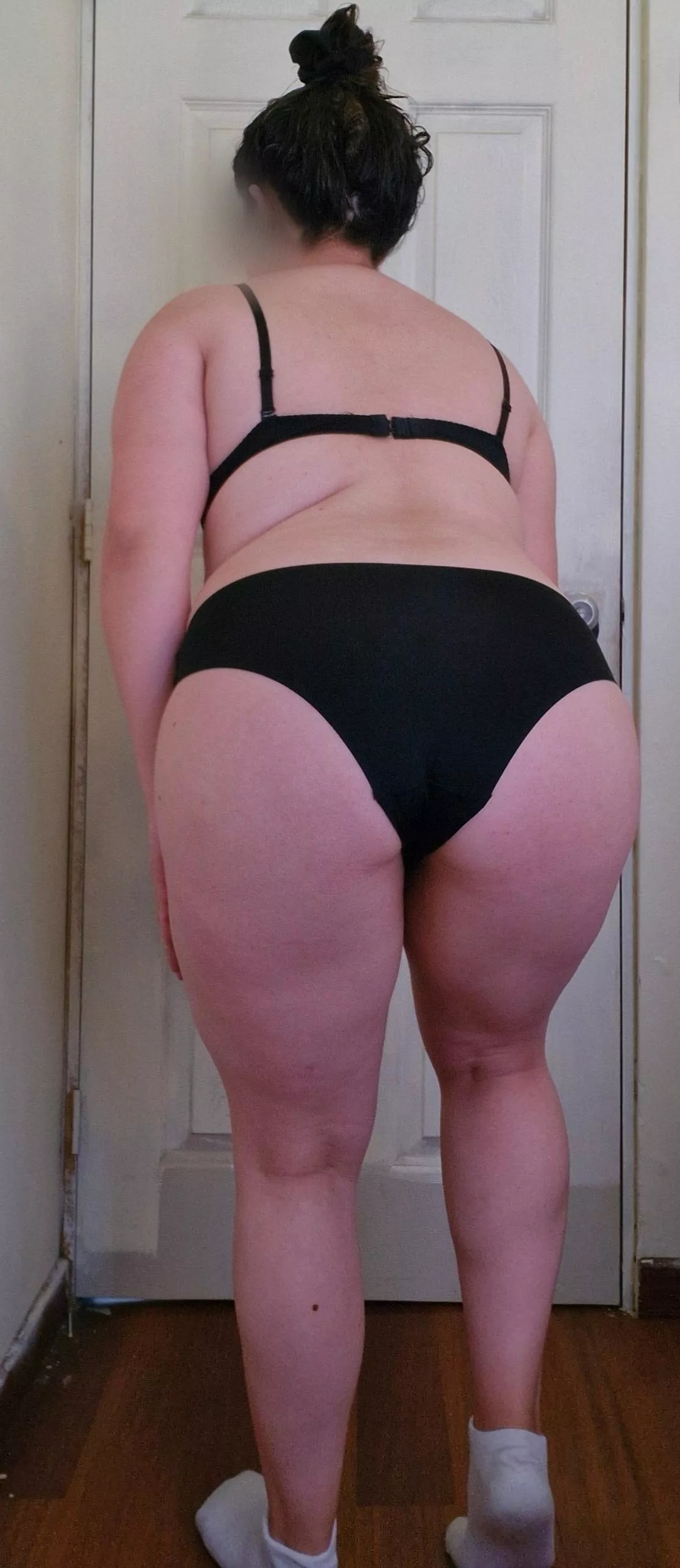 Look how my hamstrings are growing, I love them and you?