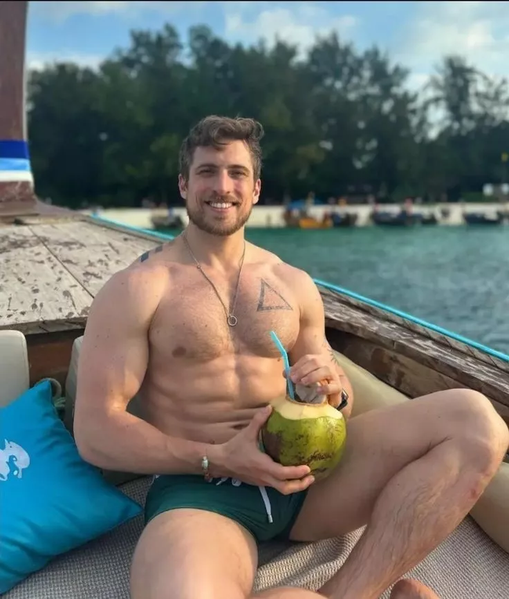 My dad could be a total dick, so my mom panicked when her friends wanted to come over for a party with their husbands. Well... she came up with an idea. Have me possess my asshole of a dad... I feel so gross like this...