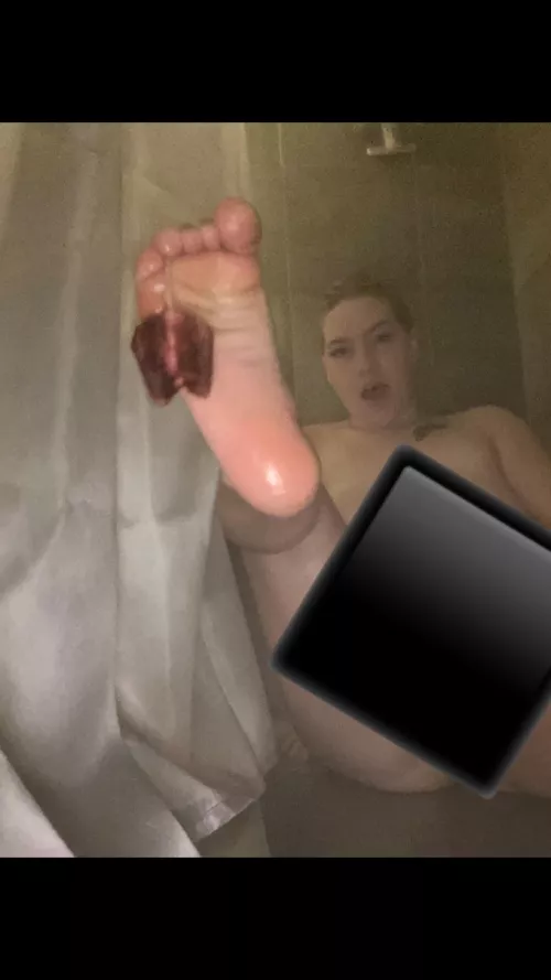 My soles and tampon at the same time, too much or just right ? 😘 last 2 days for my period [OC] [content] [gfe] 