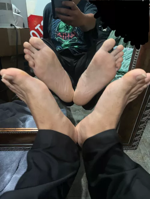 Need my soles worshipped. Message me 