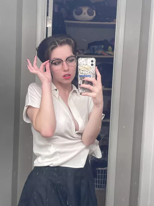 Office siren alert 👓🖤