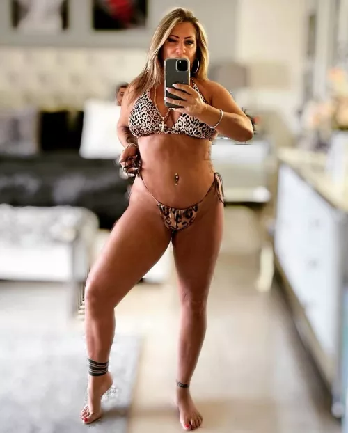 Queentots.. hot mama...👑👑❤️