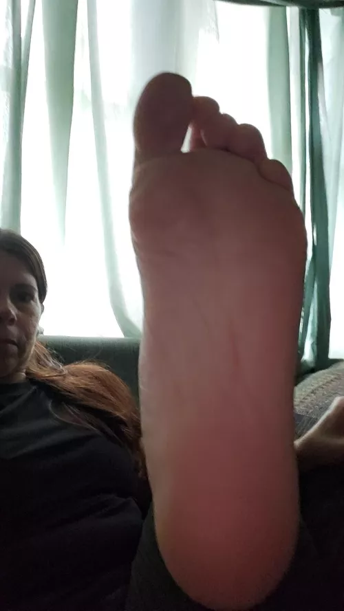 Ready to indulge in a foot worship experience? DM me for exclusive access. 💸