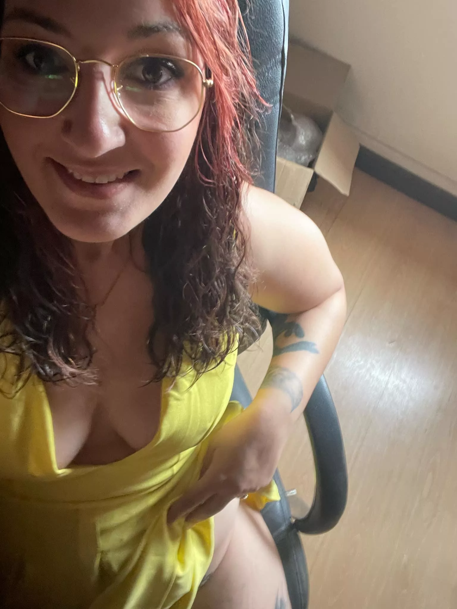 Rien sous ma robe au bureau aujourd'hui 🥵