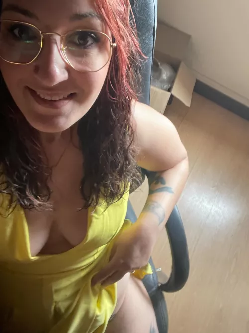 Rien sous ma robe au bureau aujourd'hui 🥵