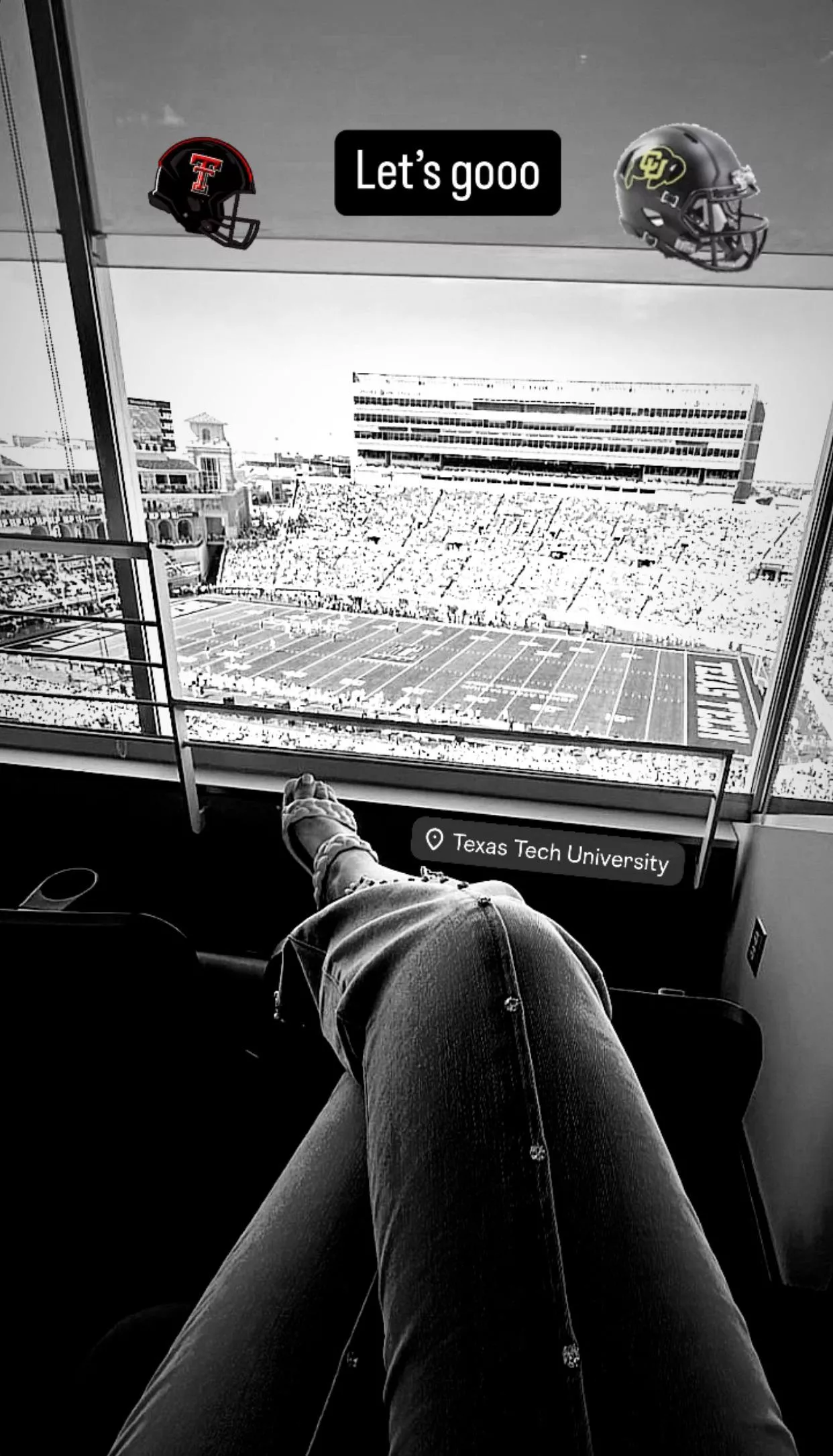 Someone wanna come eat it 🐱while I watch the game? 