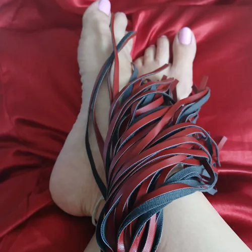 This one tickles and stings, it all depends on me. Kneel 🧎‍♂️