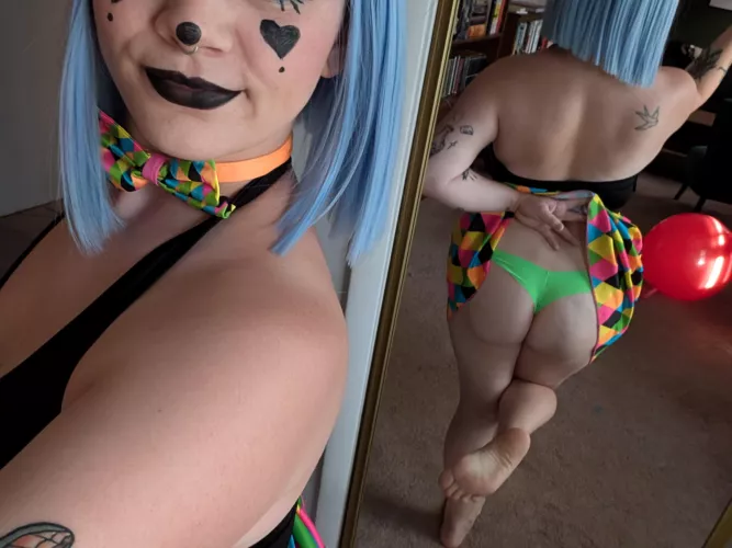 This sole is attached to a clowngirl. 