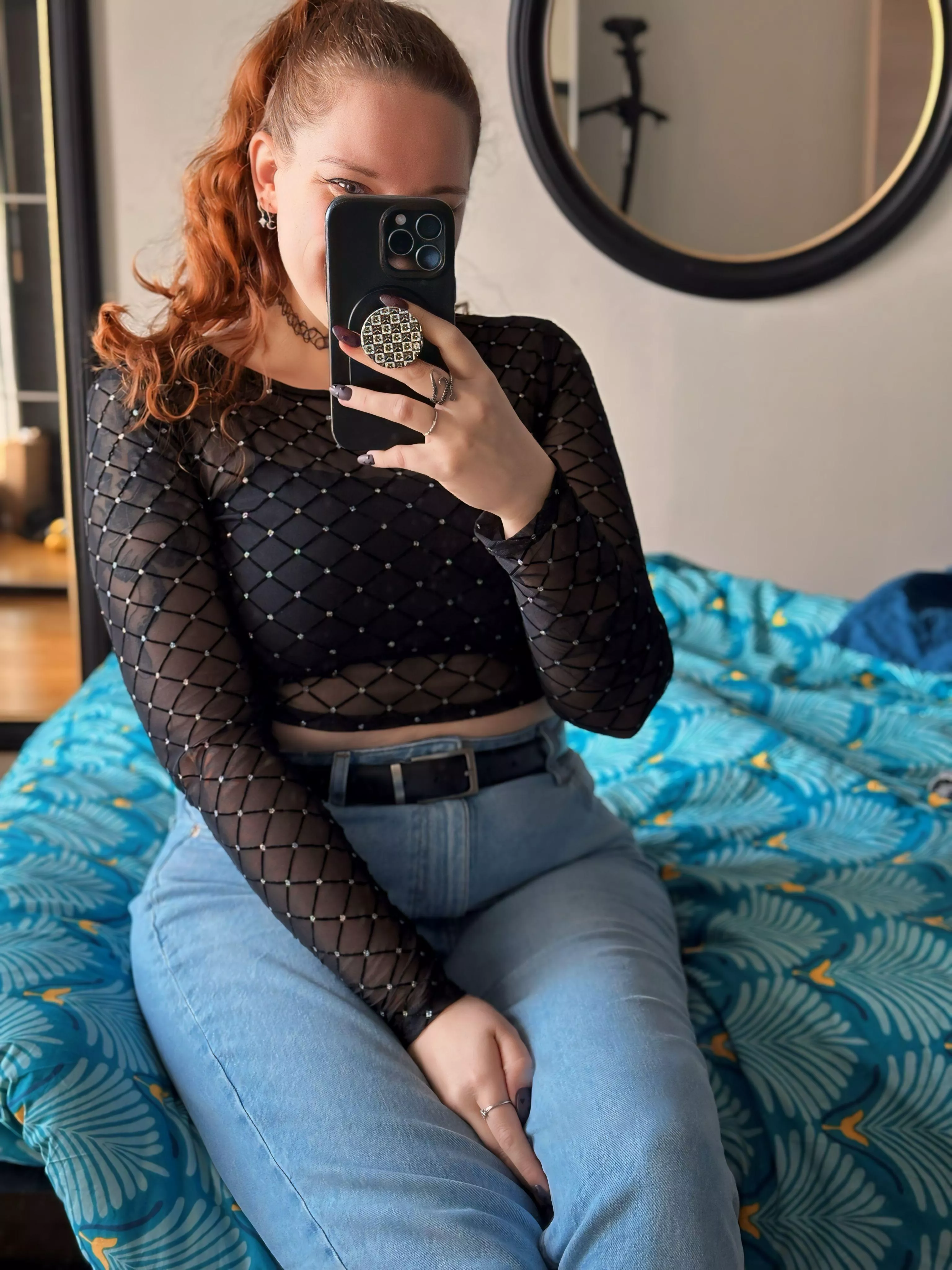 🔥 Un jean, un top… c’est tout ce dont j’ai besoin pour te faire craquer.