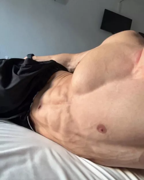 what incredible abs...