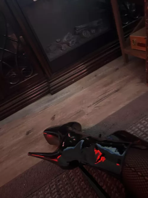 Who wants to worship my boots?