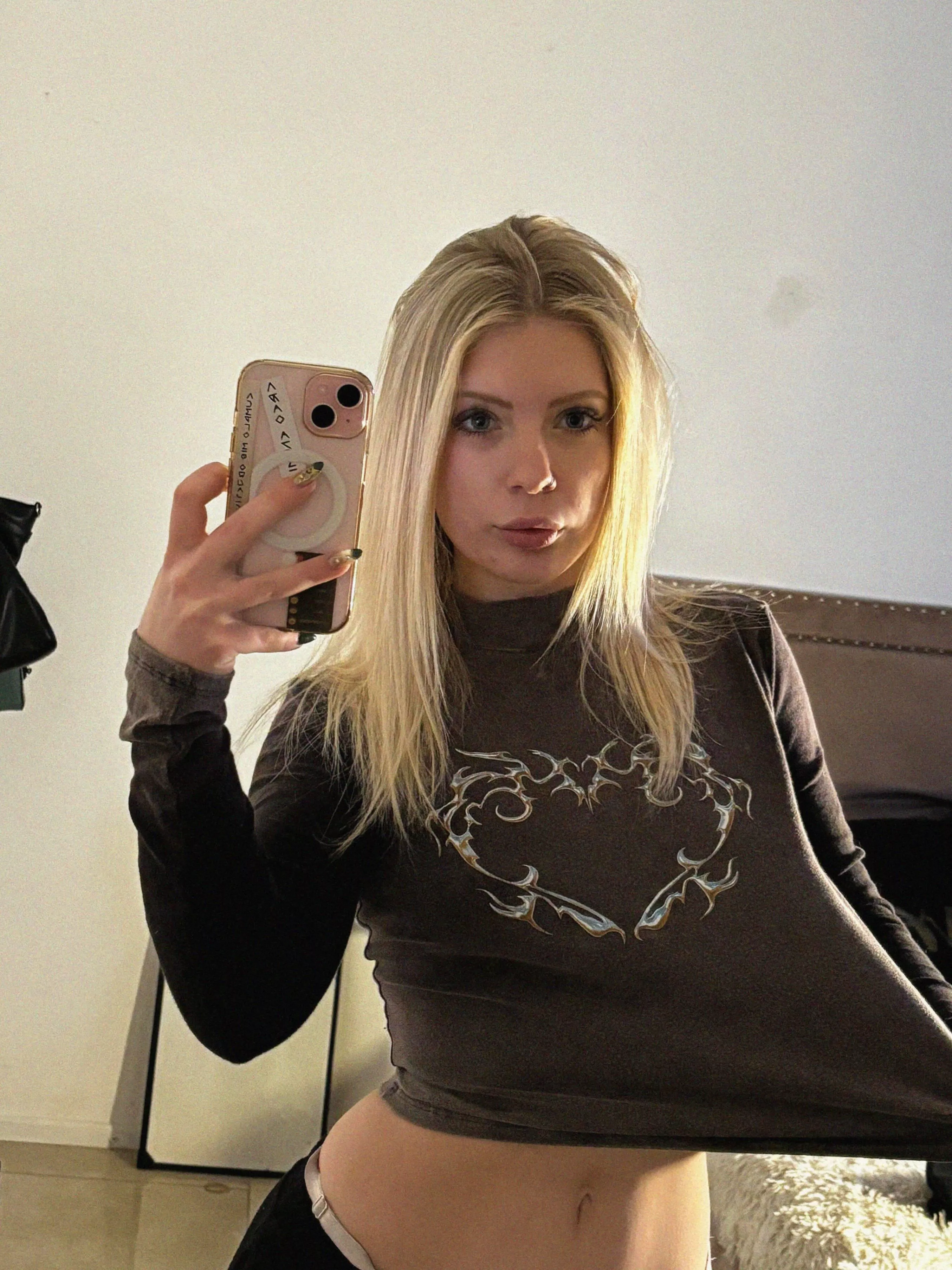 18 [F] Sweet with a Dash of Dangerous