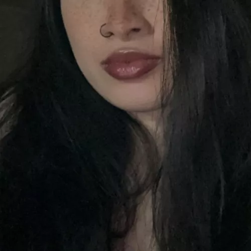 Do I have kissable lips?😗