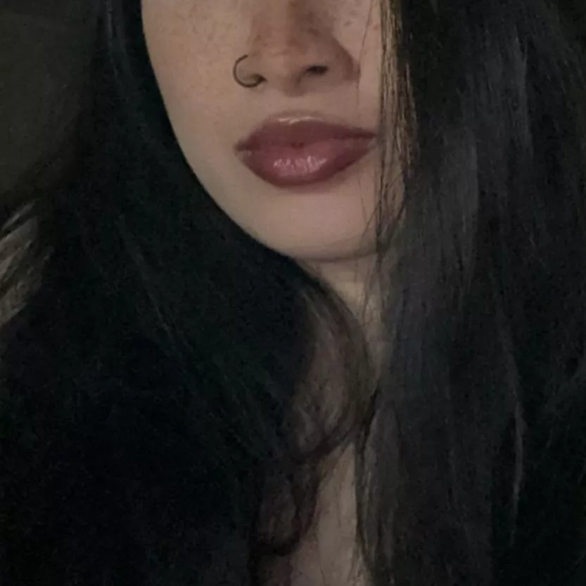 Do I have kissable lips?😗