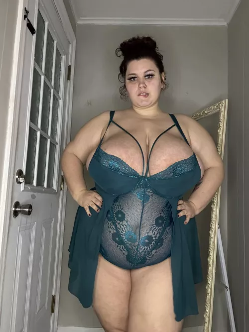 Don’t you enjoy a sexy bbw hottie? 