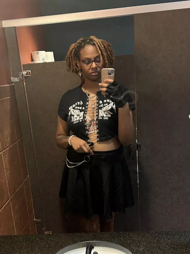 Getting my Oil changed. Who's paying for it? Cashapp: $dommistressluxe