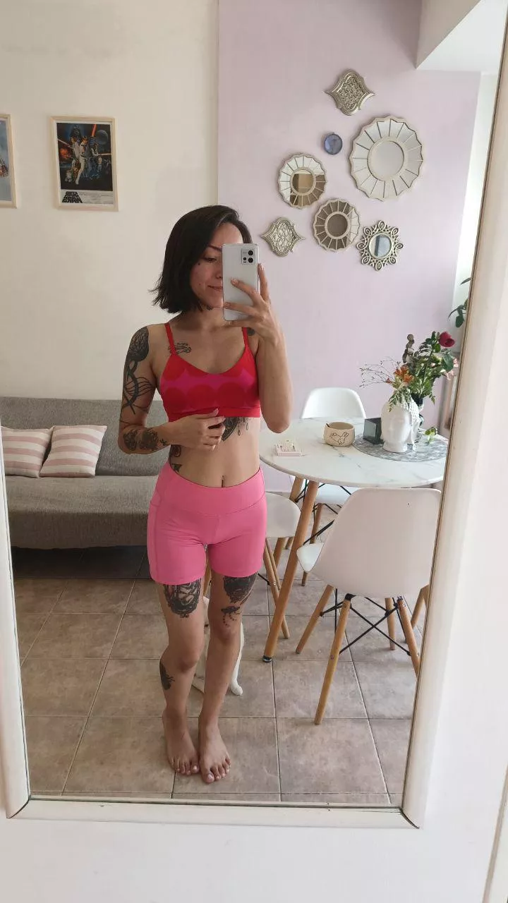 Hot day today, not making the same mistake as goin with a large shirt for my run ☺️