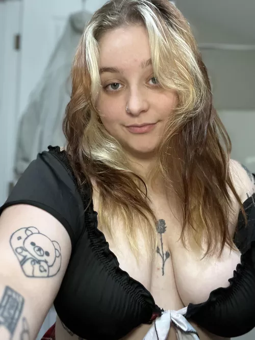 I think I count as busty 😉