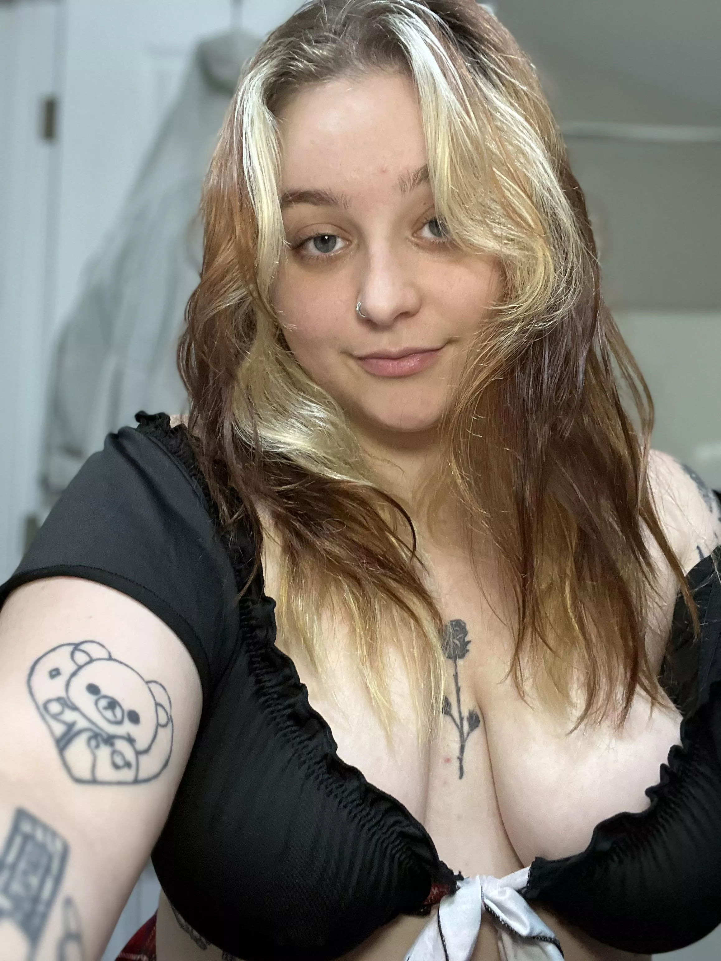 I think I count as busty 😉