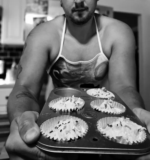 Let's make cupcakes together 